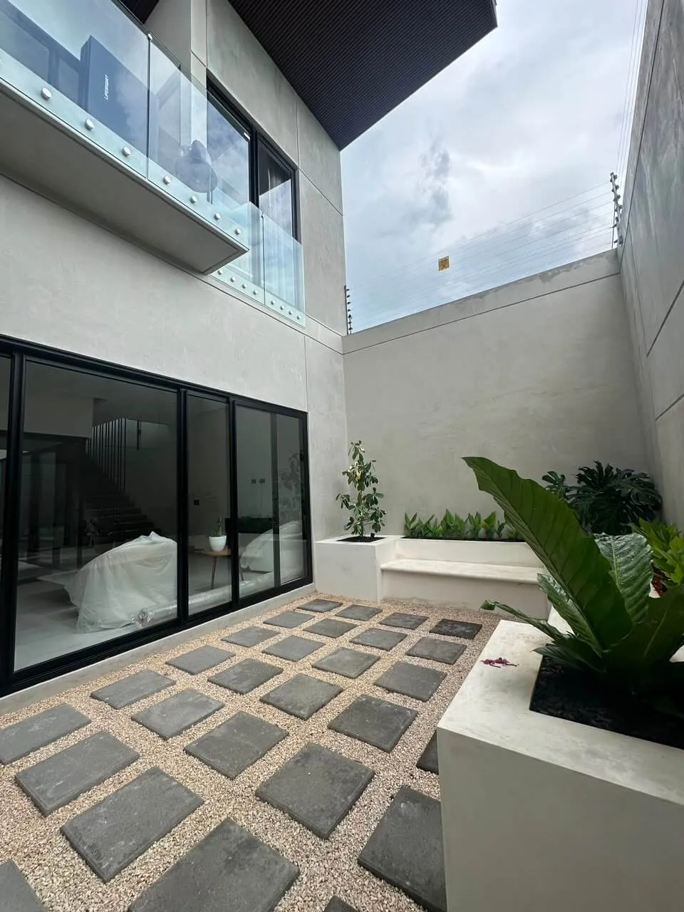 Patio interior de proyecto residencial de Epiko
